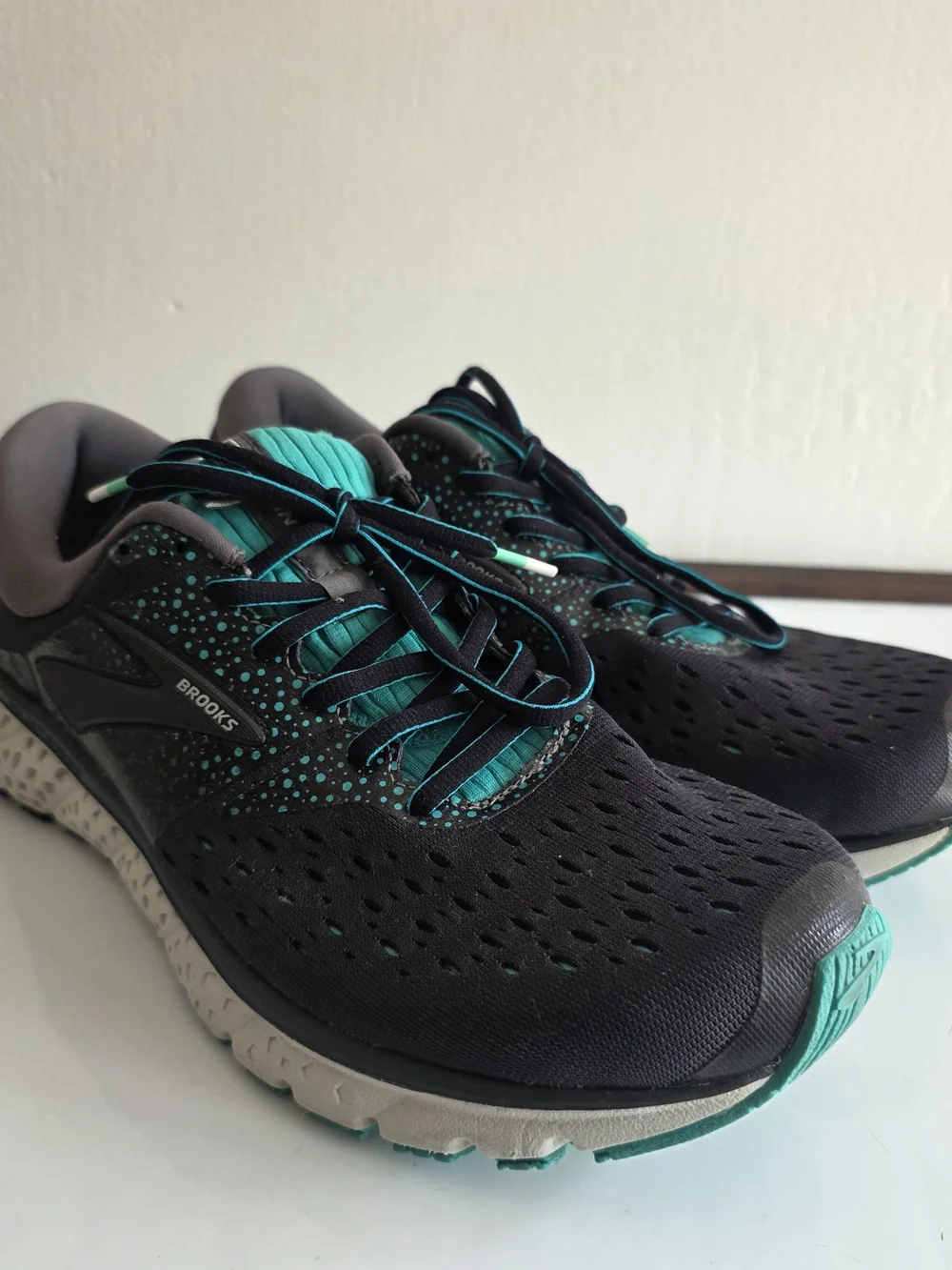 Brooks Women’s Black and Teal Athletic Running Sneakers